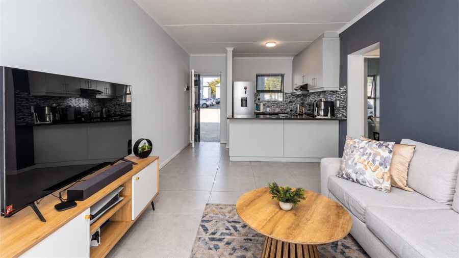 To Let 2 Bedroom Property for Rent in Loucharmante Western Cape